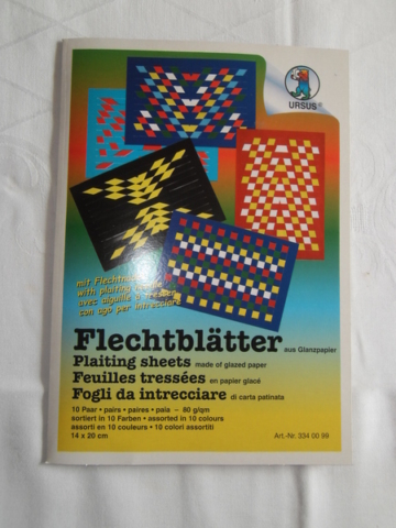 Flechtblätter aus Glanzpapier mit Flechtnadel